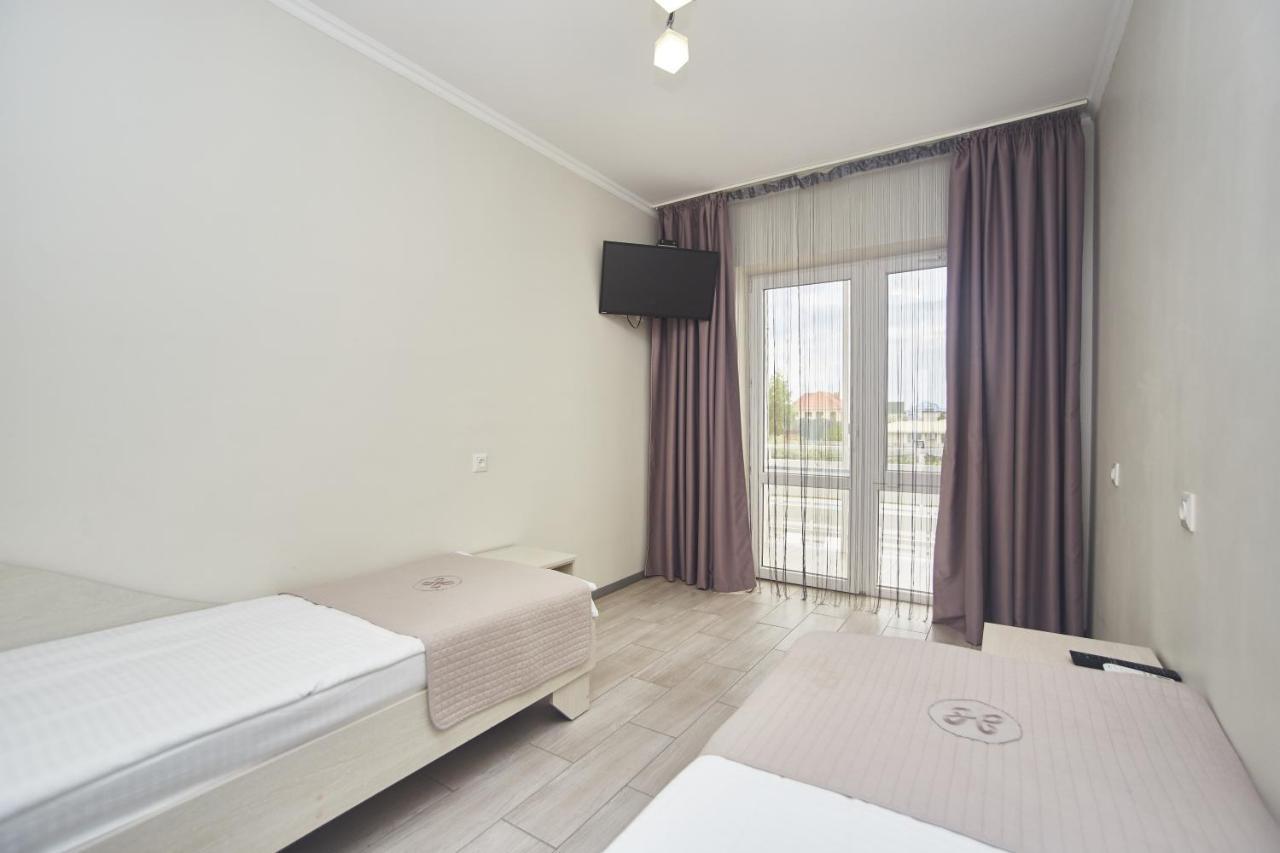 Family Hotel Happy Inn Satoka Exterior foto